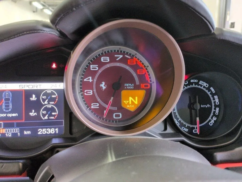 Ferrari California — photo 4